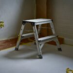 wallpapering a corner in five steps